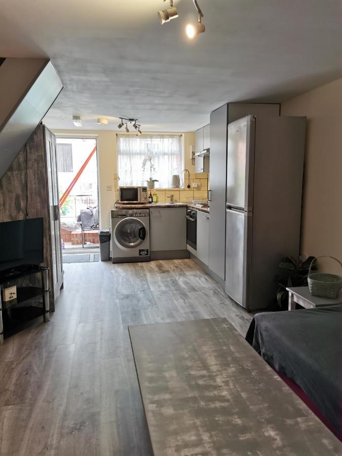 Palaz 1 - 2 Bedroom Garden Flat Edmonton Ngoại thất bức ảnh