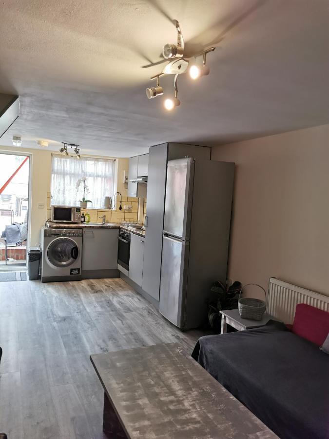 Palaz 1 - 2 Bedroom Garden Flat Edmonton Ngoại thất bức ảnh